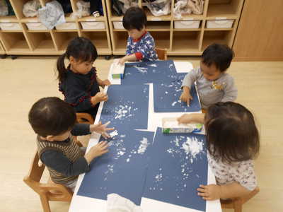  絵の具で雪をつくったよ