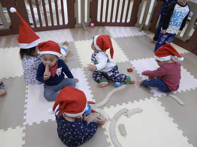  小さいサンタさんたち