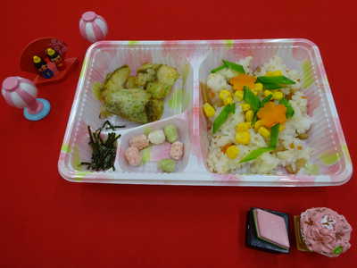  ひなまつりのお給食🎎