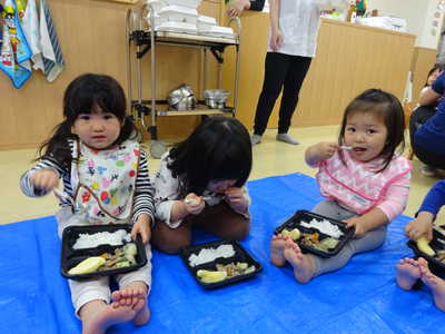  みんなでお弁当美味しいね♡