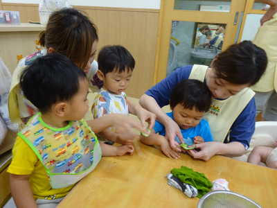  そら豆をむいたよ☆