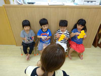  みんなで楽器に挑戦🎶