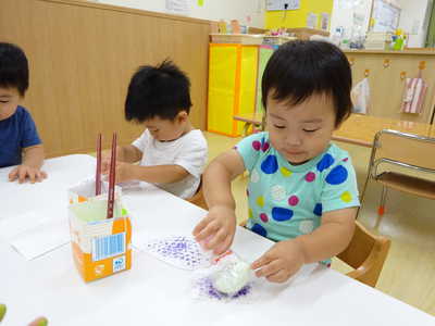  絵具ぽんぽん♪何が出来るかな〜♪