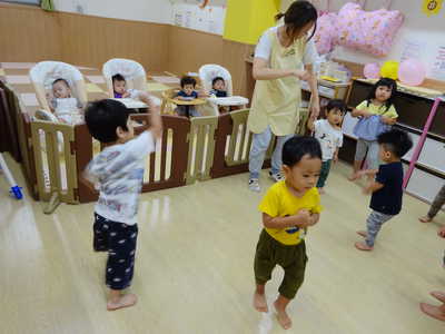  ０歳ちゃんは体操見学🕶