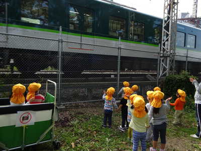  電車ちかーい‼