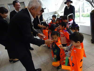  お菓子をもらったよ🍭