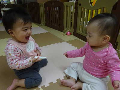  赤ちゃん同士お話しするよ♪