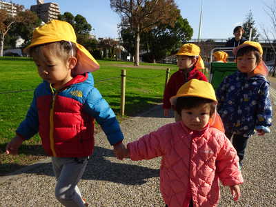  お姉ちゃんと手を繋いで…👟