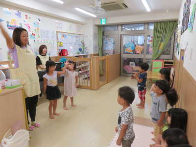  朝の会✨今日は小さな先生に♬