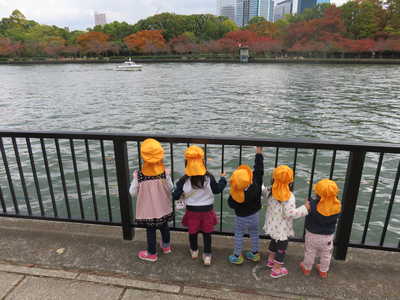  お舟を発見！おーい♬と声をかける子ども達♡