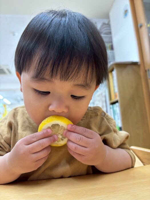 美味しいかなー?すっぱいかなー?