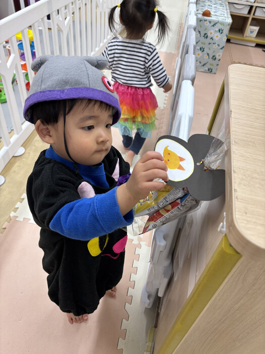 おかしどこかな〜？